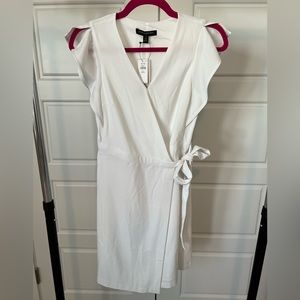 NWT Banana Republic Factory flutter sleeve true white wrap dress. Size 0 petite